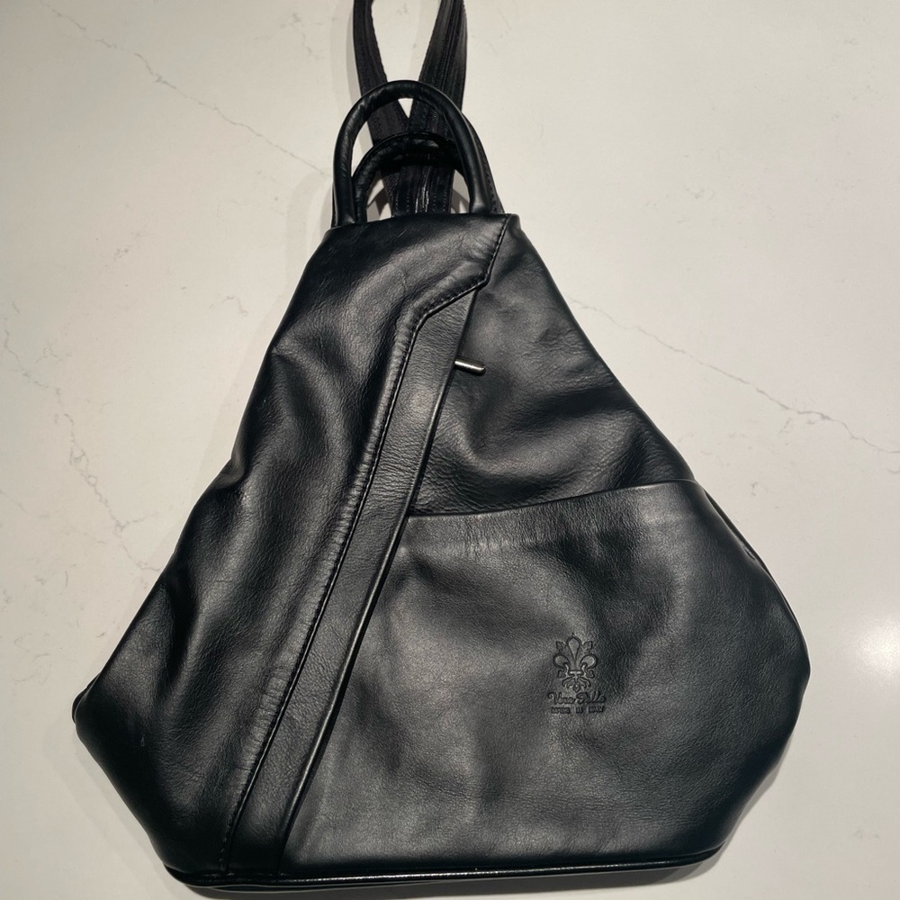 Vera Pelle Black Leather Triangular Bag